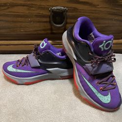 KD 7 Lightning Mens Size 10