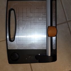 FISKARS Cutting Board Paper Rotary Cutter 12" TableTop $22
Harlingen Near Walmart 