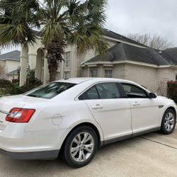 2011 Ford Taurus