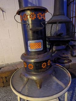 Vintage Nesco DeLuxe Parlor Heater – Custom Electric Accent Lamp LightDescription:
Beautifully repurposed vintage Nesco DeLuxe Oil Heater converted in