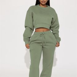 Fashion Nova Jogger Set (XS) 