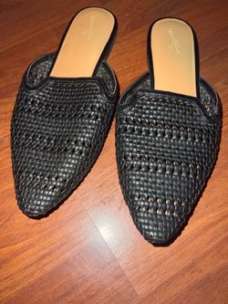 Black closed toed slip on flats