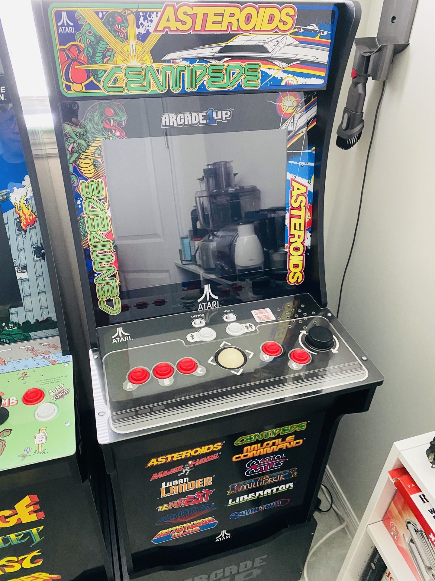 Arcade 1 Up - Asteroids 12 games in 1 with riser