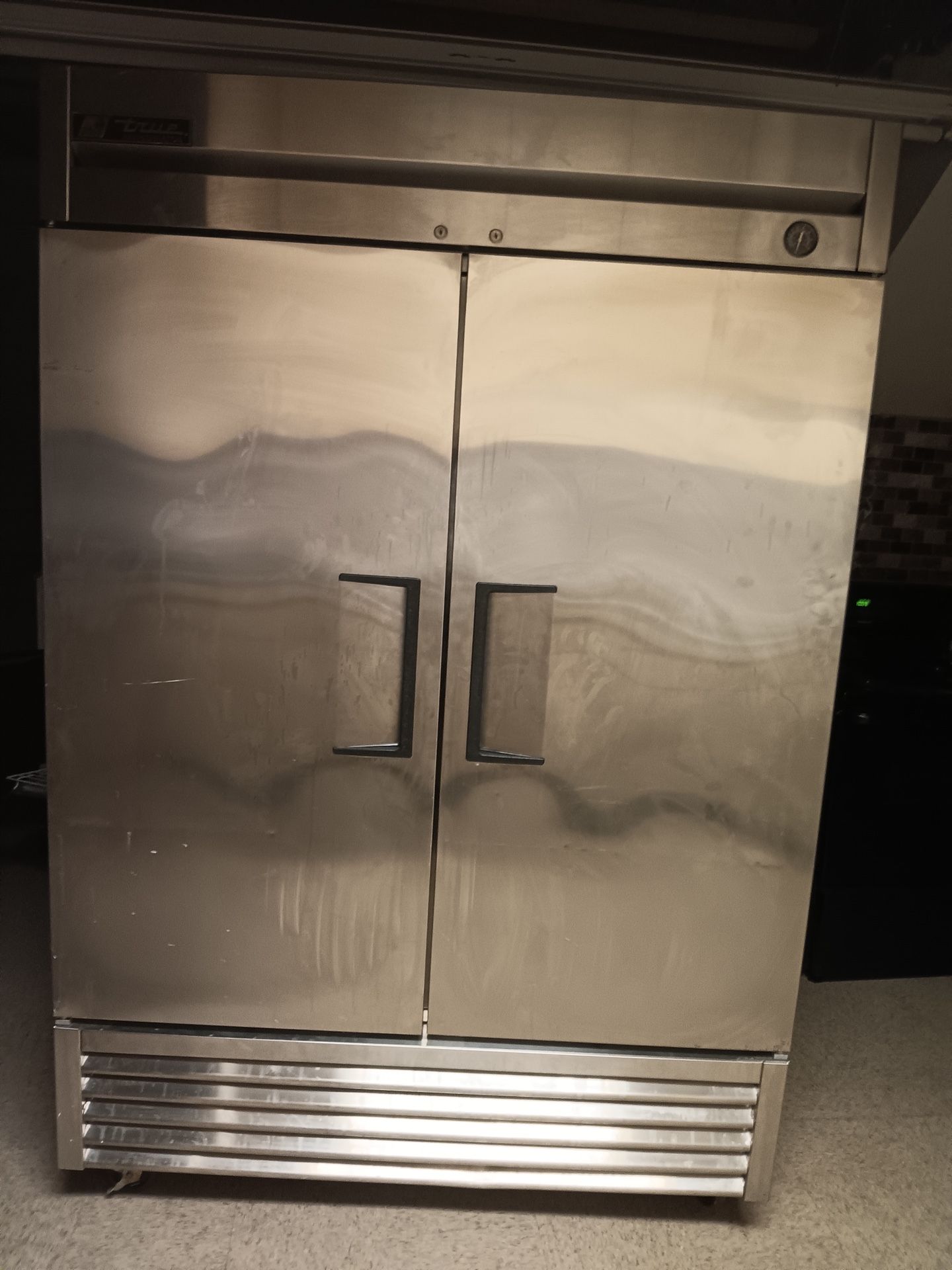 COMMERCIAL REFRIGERATOR / TRUE BRAND