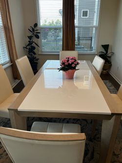 **Moving sale***Hardwood with acrylic top dining table with 6 leather chairs