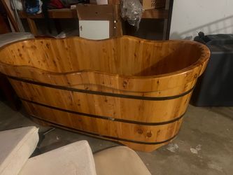 Bath tub