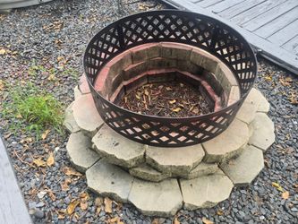 Nice firepit, stop and metal circle