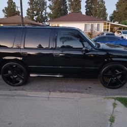 2000 Chevy Tahoe Limited