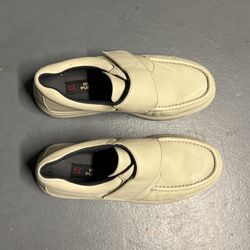 Bone Color Hush Puppies Very Comfortable Never Worn Just Tryed On One Time They Did Not Fit 