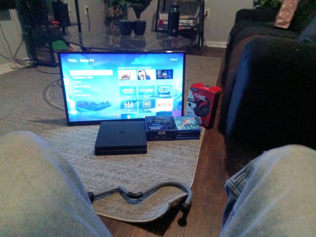 32 Inch Tcl Smart TV  With Remote. And PlayStation 4 With Remote,Games And Headphones 