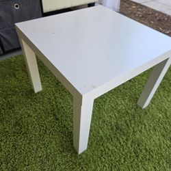 IKEA Green Rug And Lack Table