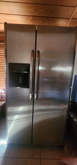 Stainless steel side by side Refridgerator with water and ice dispenser