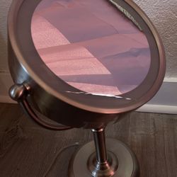 Round makeup light up mirror