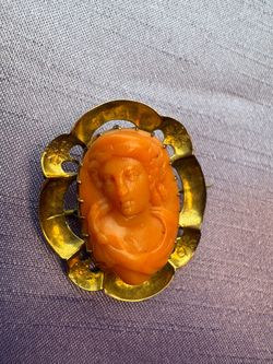 Antique  Cameo Brooch Gold-Tone Setting