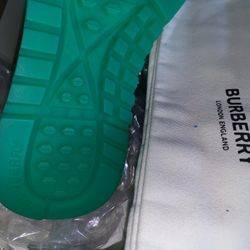 Sz 9 Men Burberry  200 FIRM