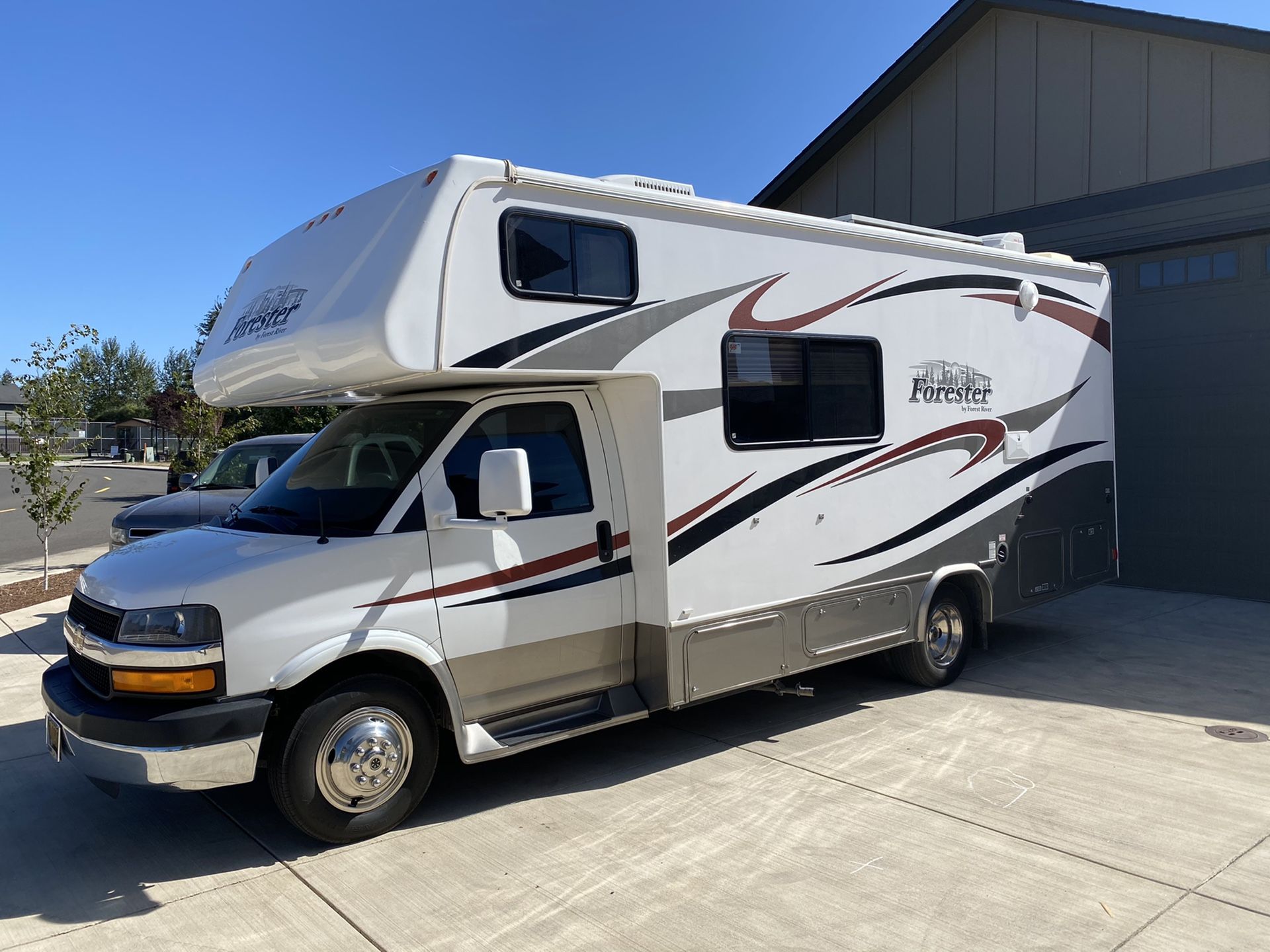 2011 Chevy Forester, 24’ Class C RV.