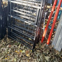 Metal Bed Frames 3 Of Them Can Be Twin Size Or Can Be California King Just Put All 3 Frames Side By Side Just Needs Screws And Bolts Only 