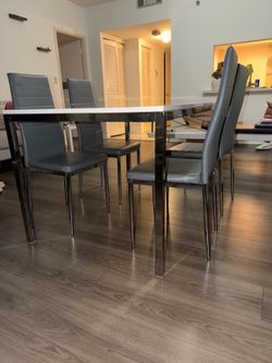 Dinning table with 4 chairs