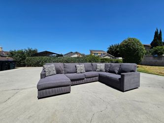 Beautiful Gray Sectional Sofa 💥 Free Delivery 💥