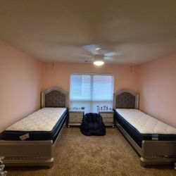 Bedroom Set! Cash Only. Pickup Only. Amazing Deal
