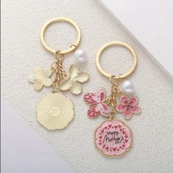 Mom, Mum, Mommy, Mamá Keychain's. Llavero De Mamá. Strong Fearless Warm Loving Patient Selfless. Happy Mother's Day Keychain 