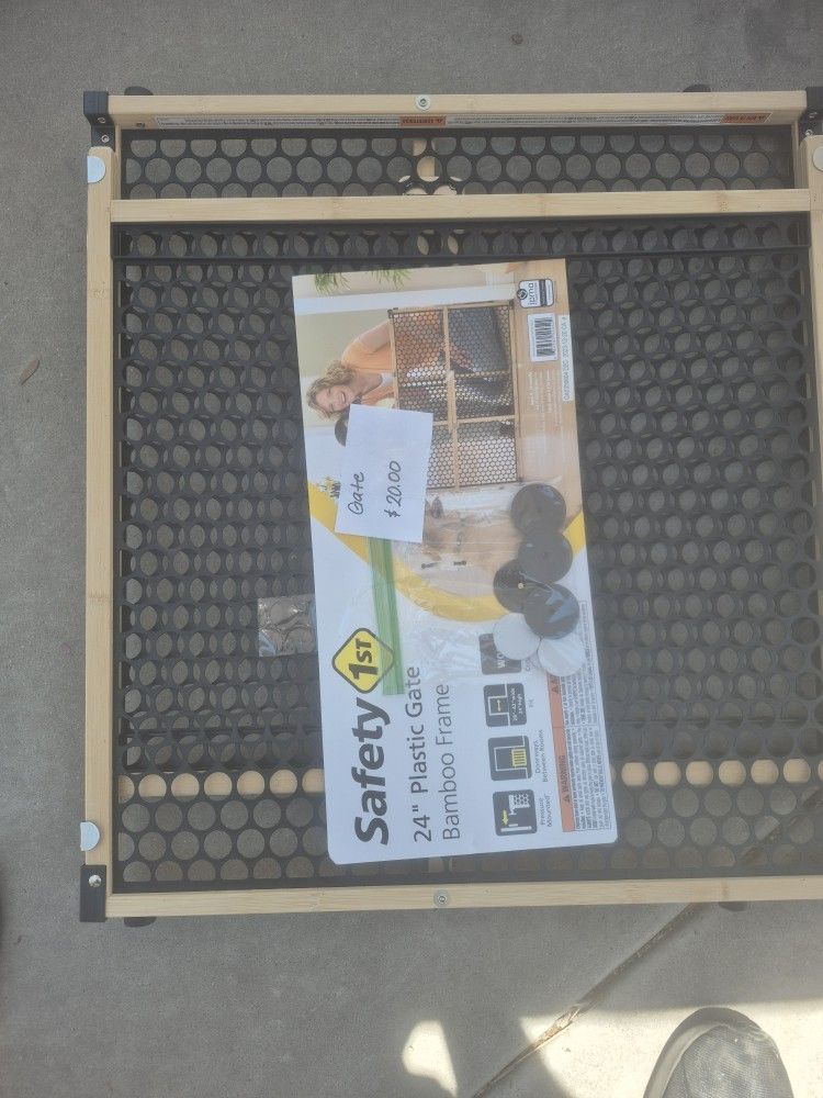 Brand New Child Or Dog Gate Bamboo