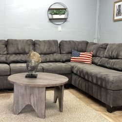 🛋️💥 Gray Sectional 💥 Free Delivery And Financing Available!