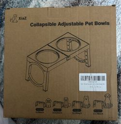 Collapsible adjustable pink pet bowl stand