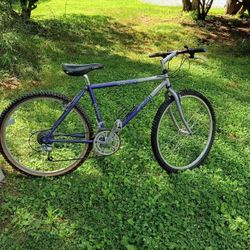 Vintage Fuji Discovery Mountain Bike 