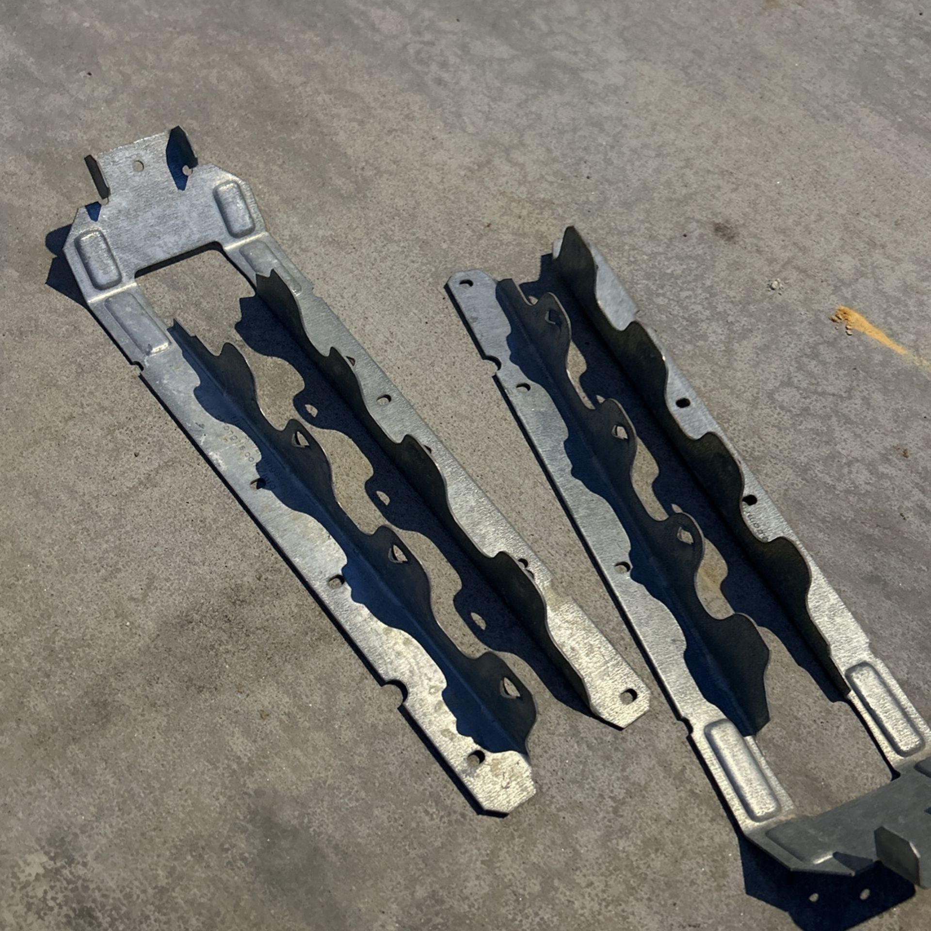 Simpson Strong Tie LRU212Z 2 x 12 Rafter Hanger with Adjustable Slope Z-Max Finish