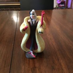 Disney Cruella Deville 101 Dalmatians Porcelain Figure