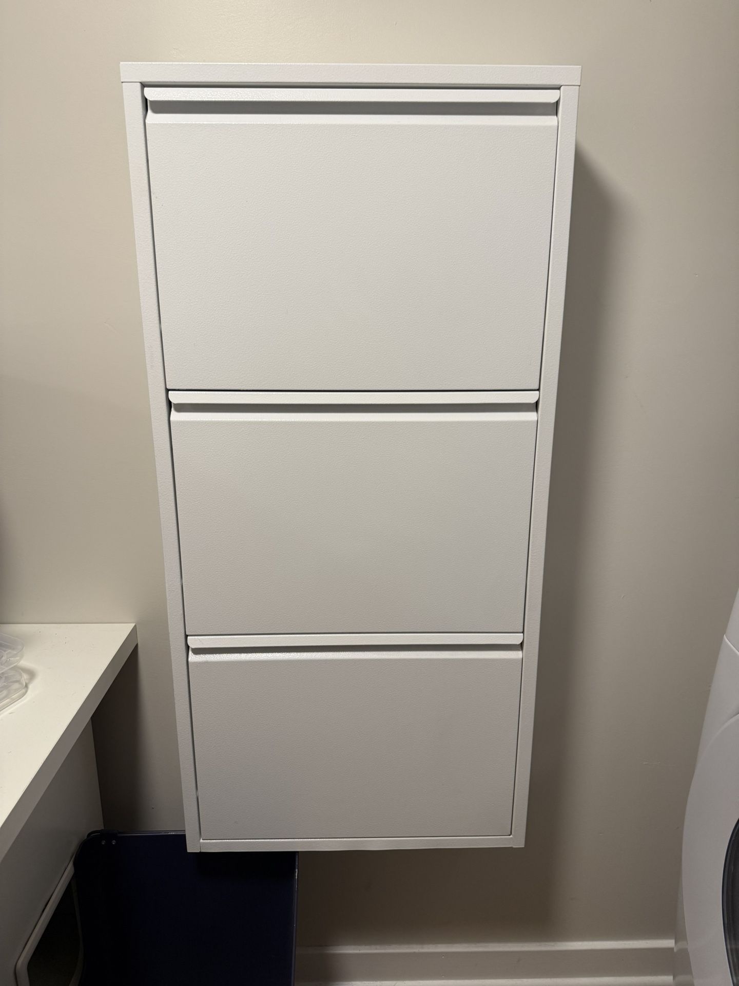 White Metal Shoe Organizer/cabinet/shelf