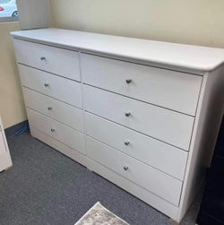 Eight drawers dresser