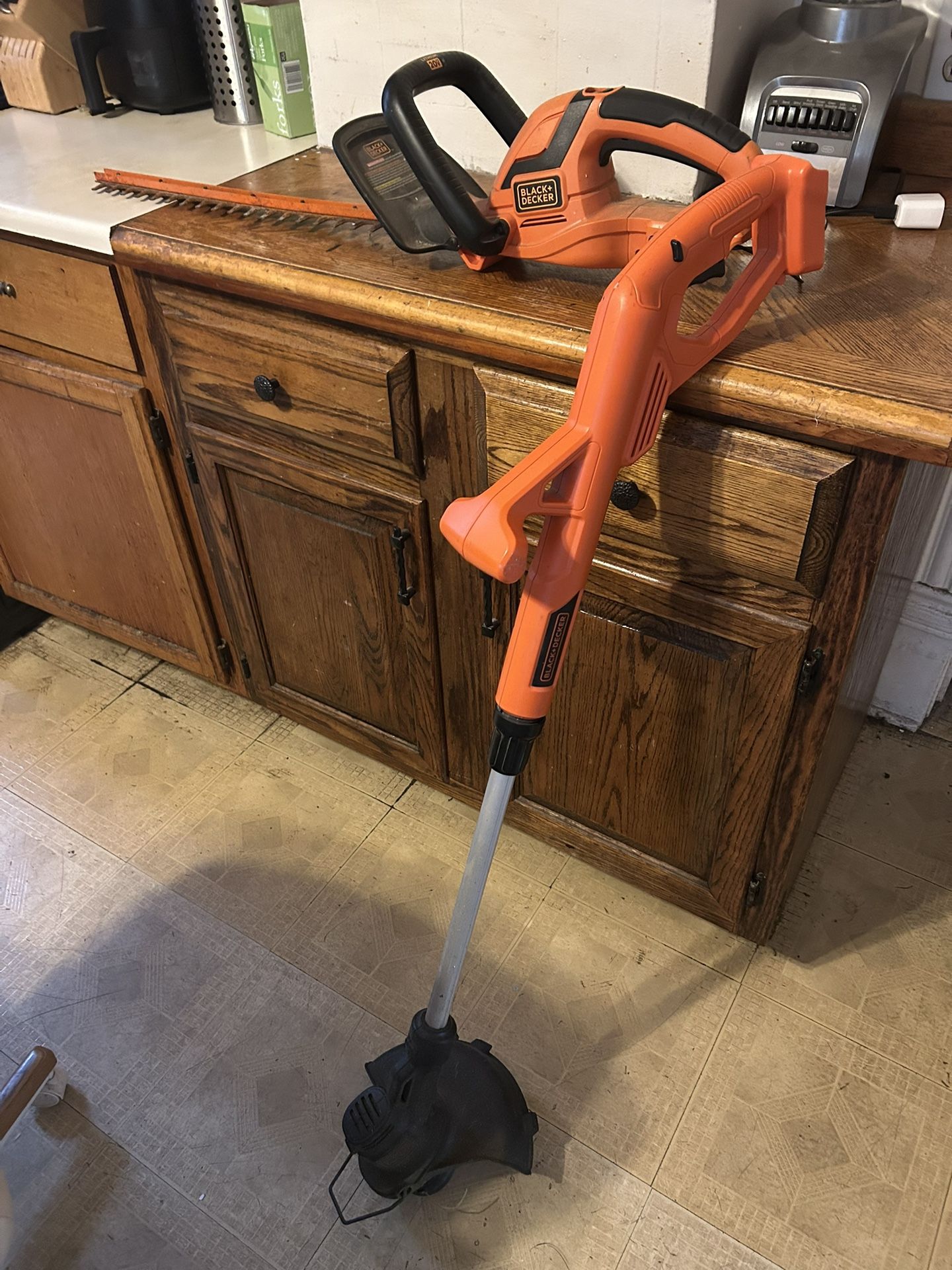 Black & Decker weedeater and hedge trimmer