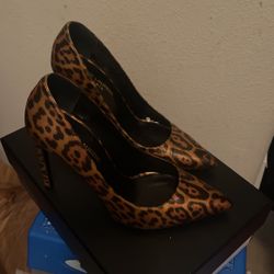 Saint Laurent Leopard pumps size 8