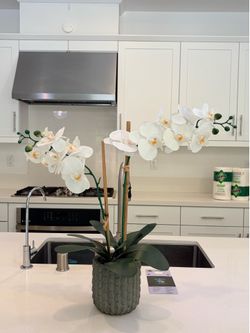 MOVING SALE CORONA DECORATIVE FLOWER