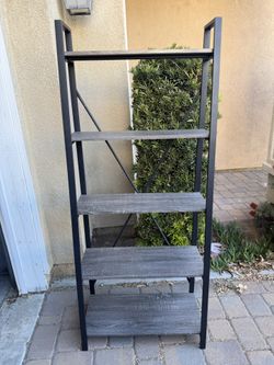Ladder bookshelf