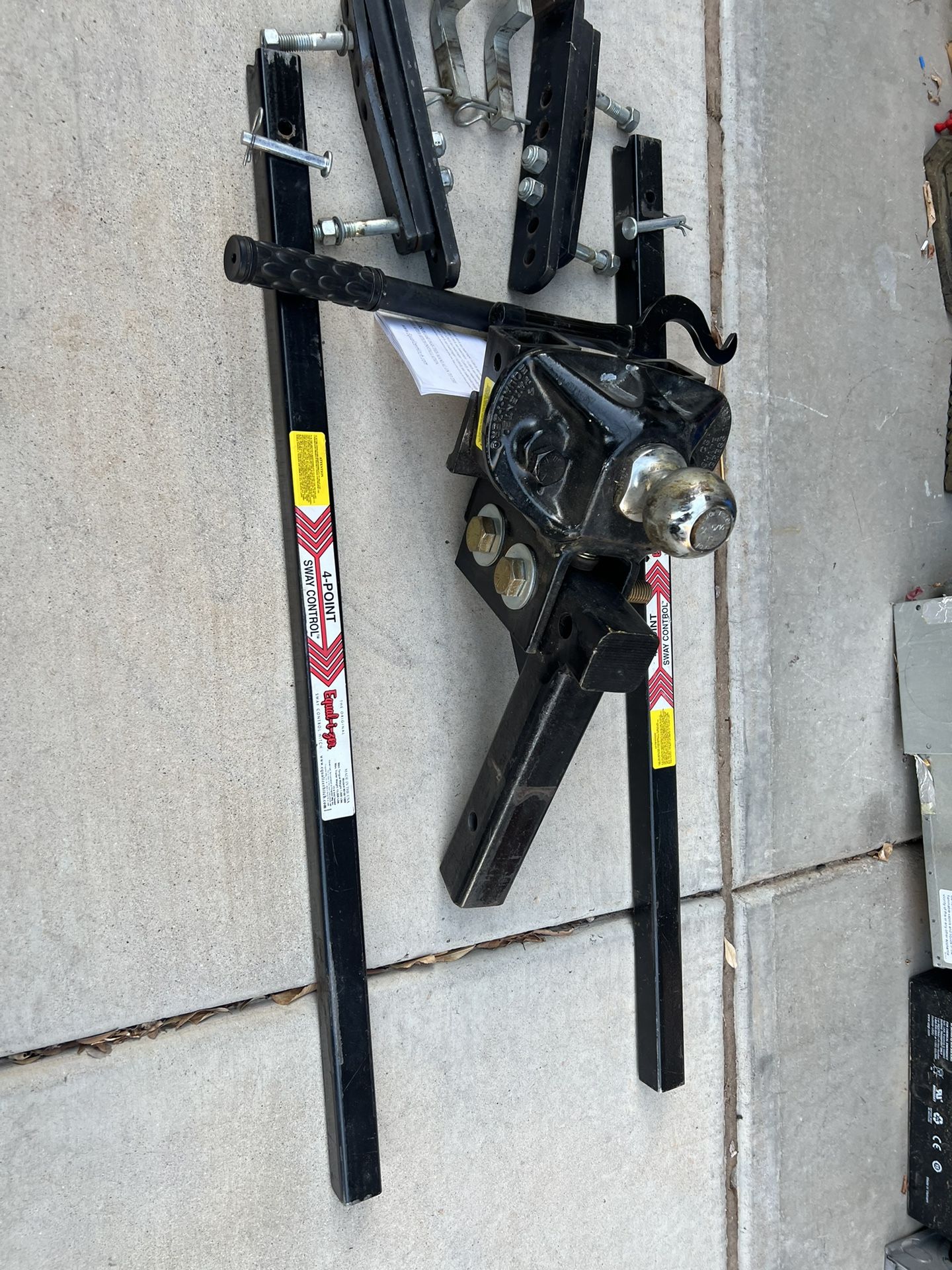 USED LIKE NEW Equal i zer 4 point Sway Control Hitch 90 00 1001 used-like-new-equal-i-zer-4-point-sway-control-hitch-90-00-1001