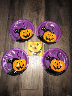 Halloween Dinner Plates & Napkins BRAND NEW