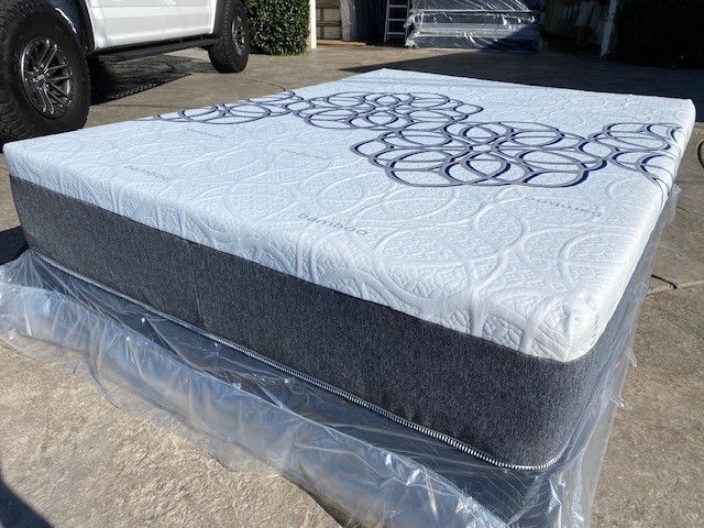 Full Bamboo Cool Gel Memory Foam!!