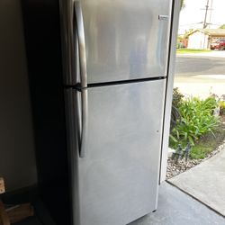Stainless Steel Frigidaire Refrigerator FFTR2021TS
