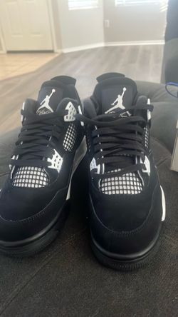 Jordan 4 white thunders size 9 ( steal)