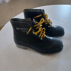 Rubber boots with steel toe caps