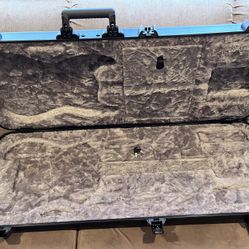 Fender Deluxe Molded Stratocaster/Telecaster Case - Black