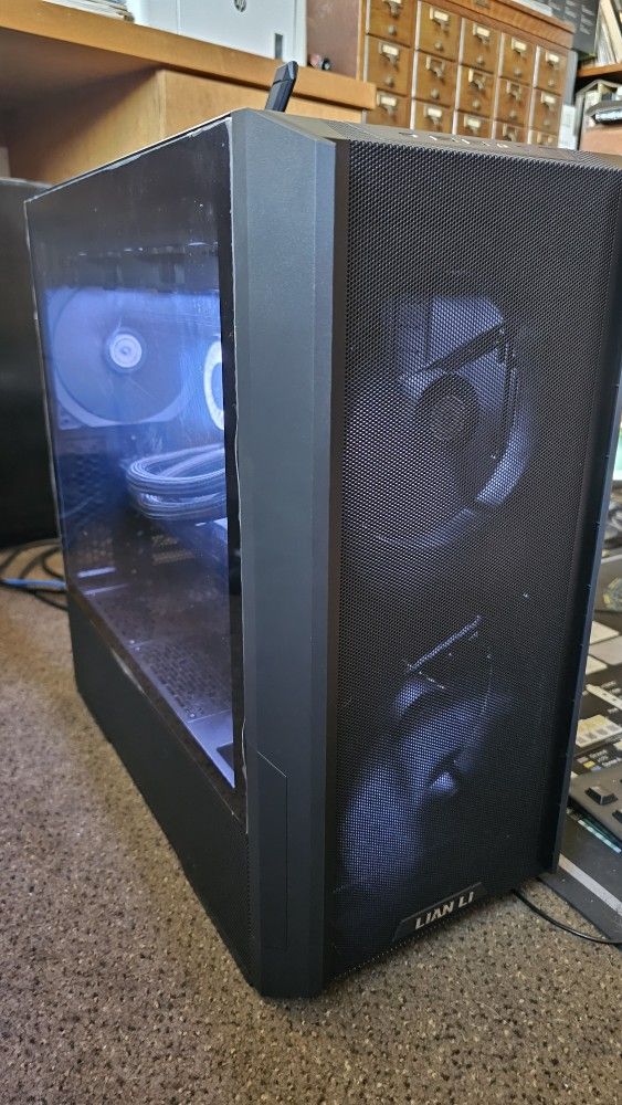 *NEW* AMD Ryzen 7 9800X3D Gaming PC - RTX 5080 + 2TB GEN4X4 NVME SSD + 32GB DDR5 RAM