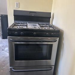 Stove & Refrigerator