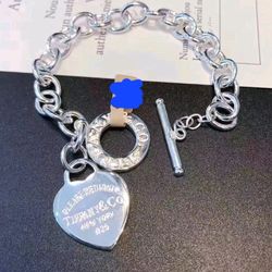 NEVER WORN ( BEST  KNOCKOFF YOU WILL  EVER FIND)