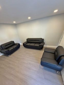 BRAND NEW ELEGANT BLACK 3-PIECE LEATHER LIVING ROOM SET ( SOFA, LOVESEAT & CHAIR)