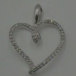 14kt white gold heart pendant w 47 diamonds 0.33pts 2.1 grams mint 861414-1 