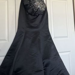It’s A Beautiful Long Evening Dress Made By Jovani The Size Is 6 The Color Is Black There’s A Scarf, And Evening Clutch Used One Time Only 